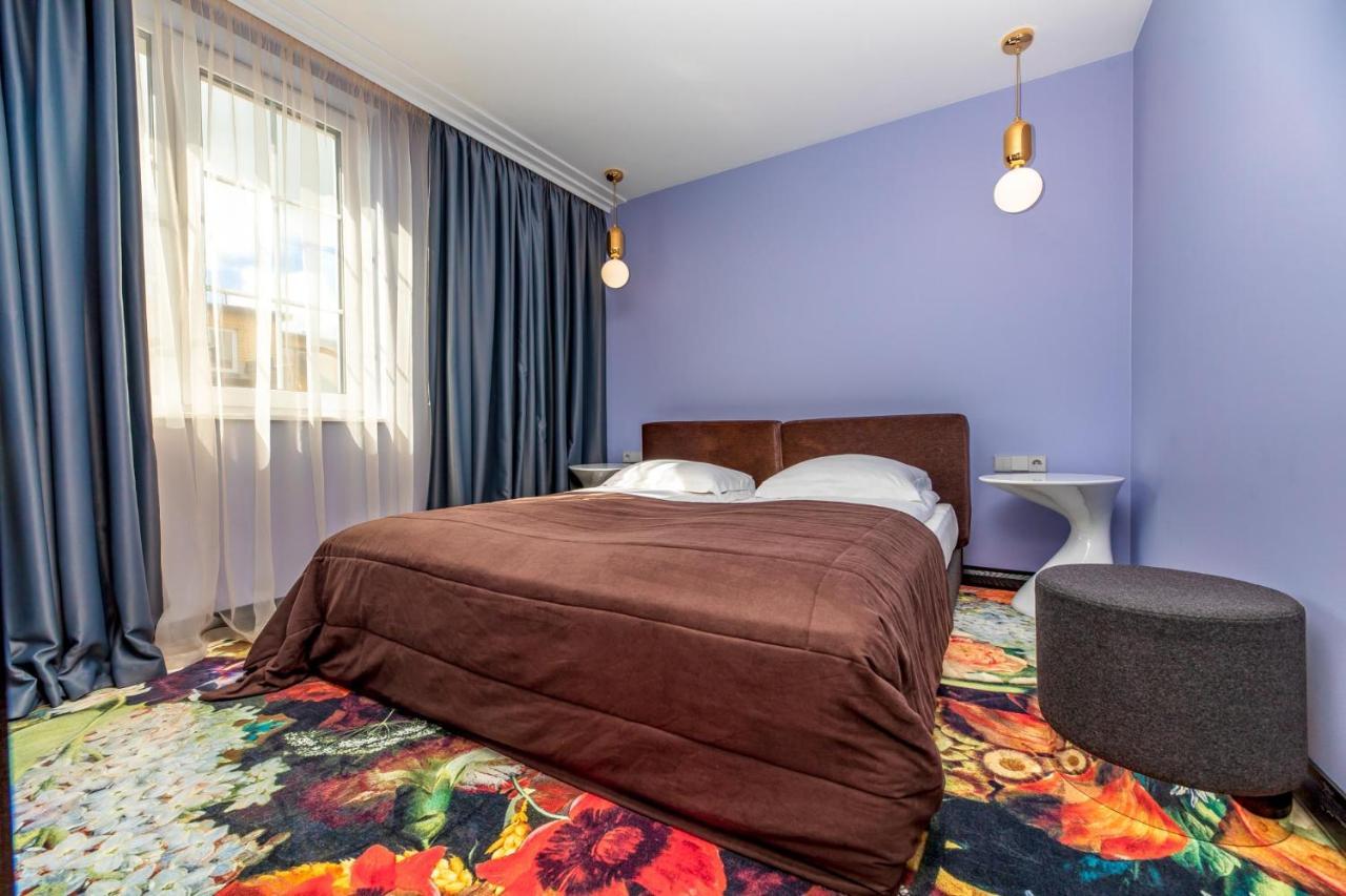 Amsterdam Plaza & 5*