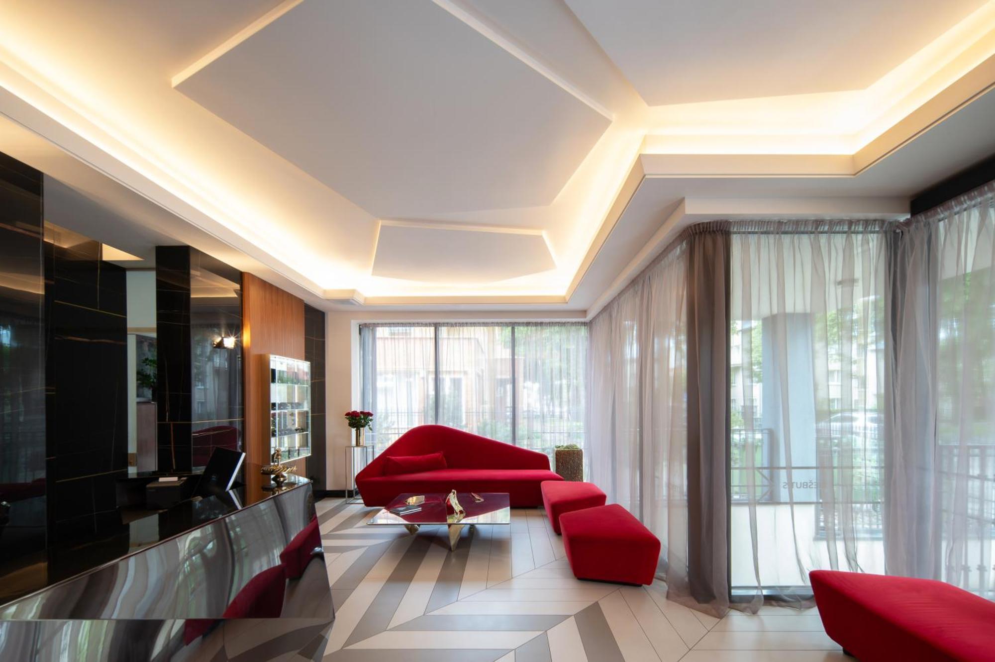 Amsterdam Plaza & Hotel