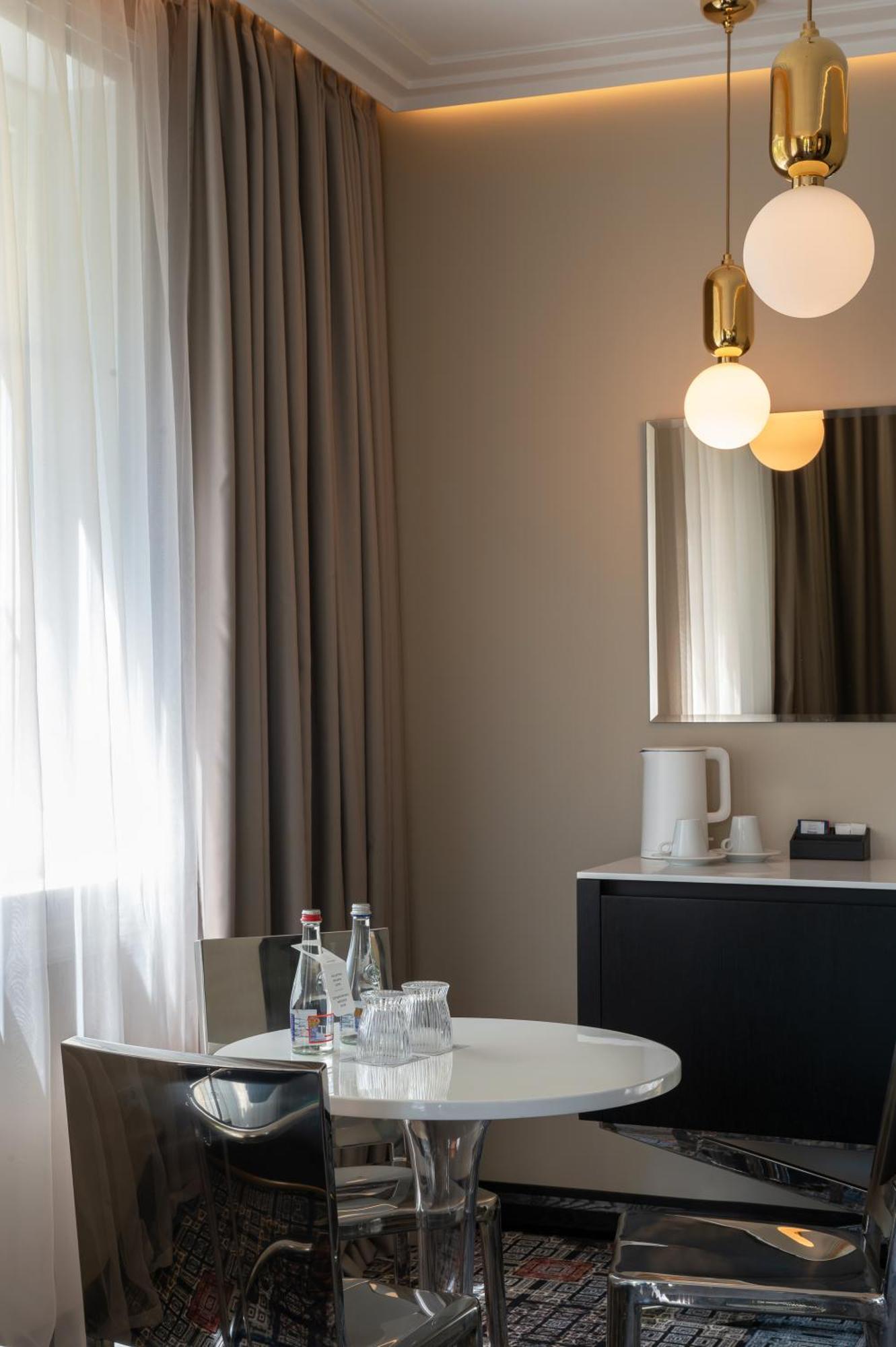 Amsterdam Plaza & Viesnīca 5*