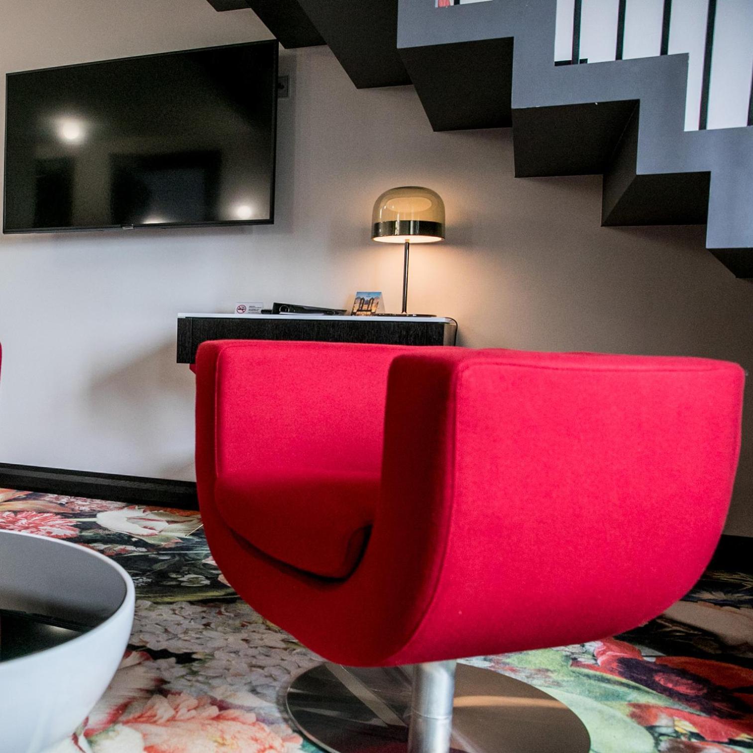 Amsterdam Plaza & Viesnīca 5*