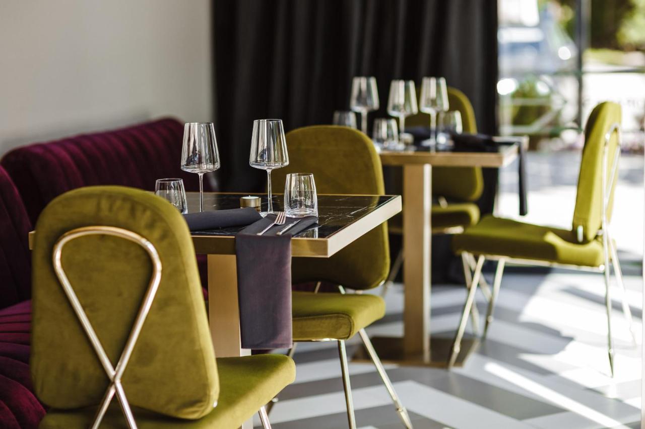 Hotell Amsterdam Plaza & 5*